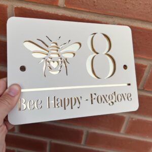 House number sign with Bee